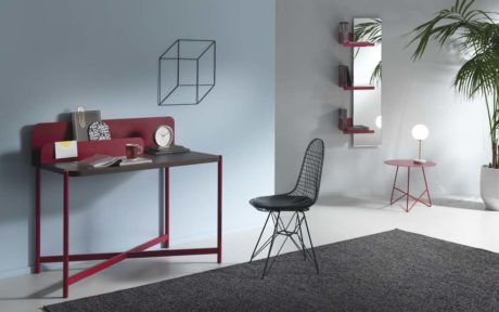 Red passion: the writing desk Accademy by Memedesign